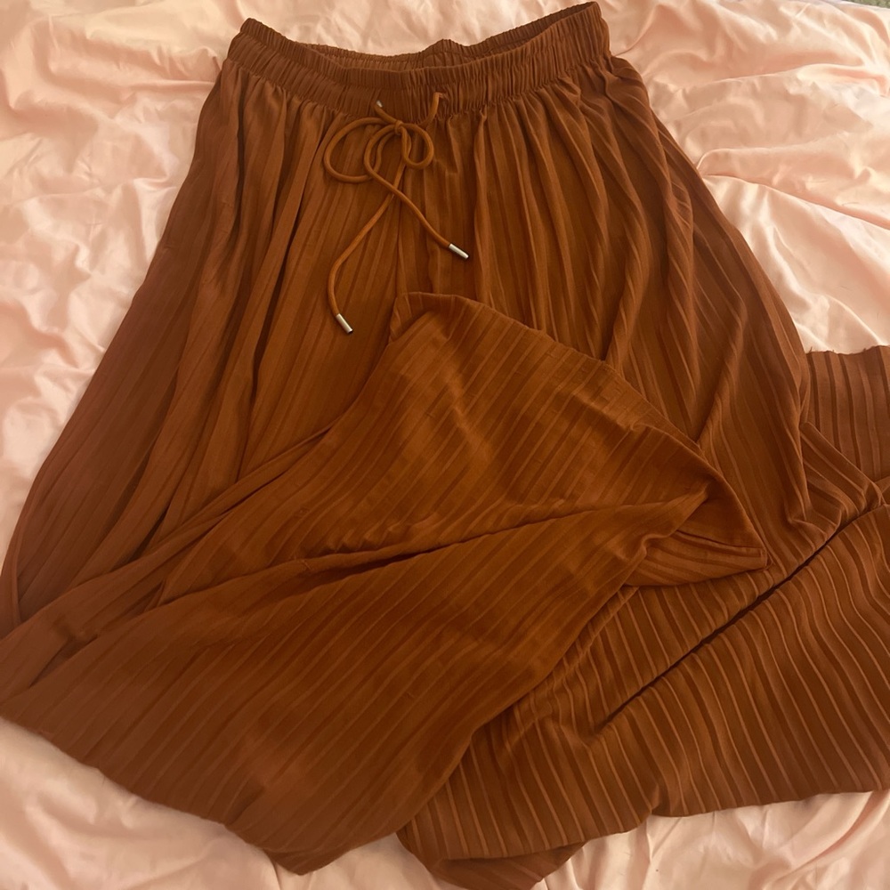 Rust pleated lounge pants